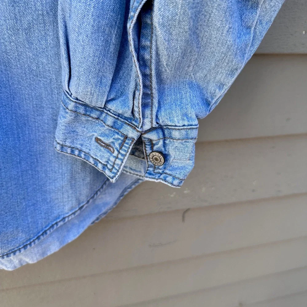 Vintage Levis Red Tab Jeans Denim Button Down Shirt Light Wash 60560-1315 XL